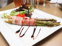 Spargel im Speckmantel